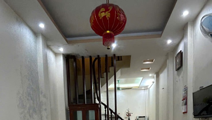 Cho thuê nhà  nguyên căn ngõ 2 Hà Trì, 40m x 4 tầng 3 wc 4 ngủ, 13Tr - ở nhóm đi làm, hộ GĐ